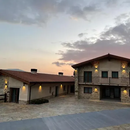 Elexburu Landa Turisticos Rurales 4*