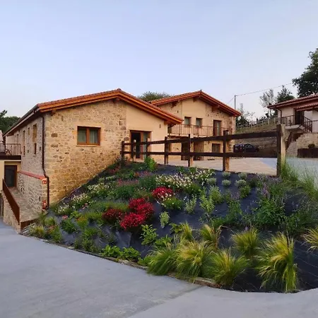 Elexburu Landa Turisticos Rurales 公寓式酒店 4*